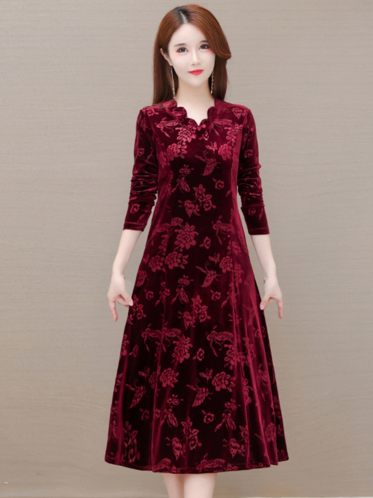 Elegante fluwelen jurk met V-h - Women Fashion Over The Years recensie en prijs